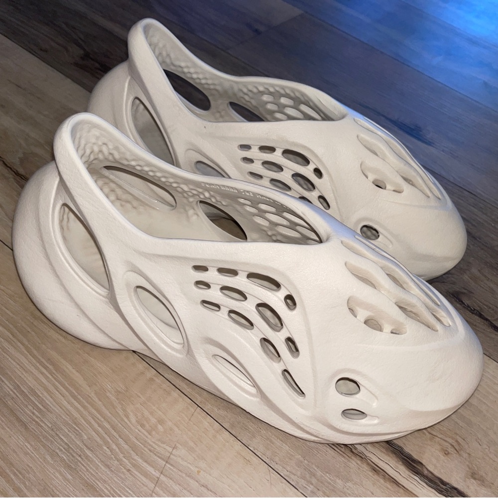 Yeezy foam rnr sand